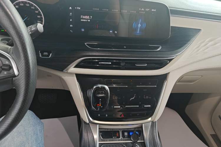 Used Buick GL8 2021 Avenir Aivia Six-Seat Luxury Edition Audio And AC Panel