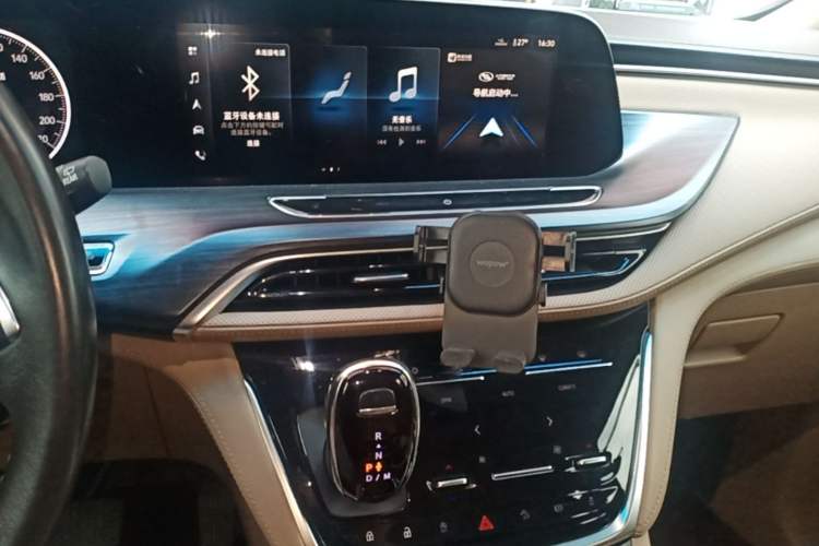 Used Buick GL8 2021 ES Landtrek 653T Luxury Model Audio And AC Panel
