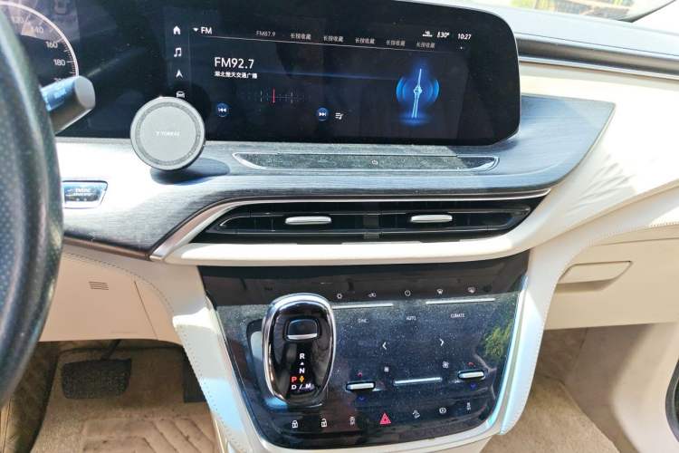 Used Buick GL8 2021 Avenir Aivia 7-Seater Luxury Edition Audio And AC Panel