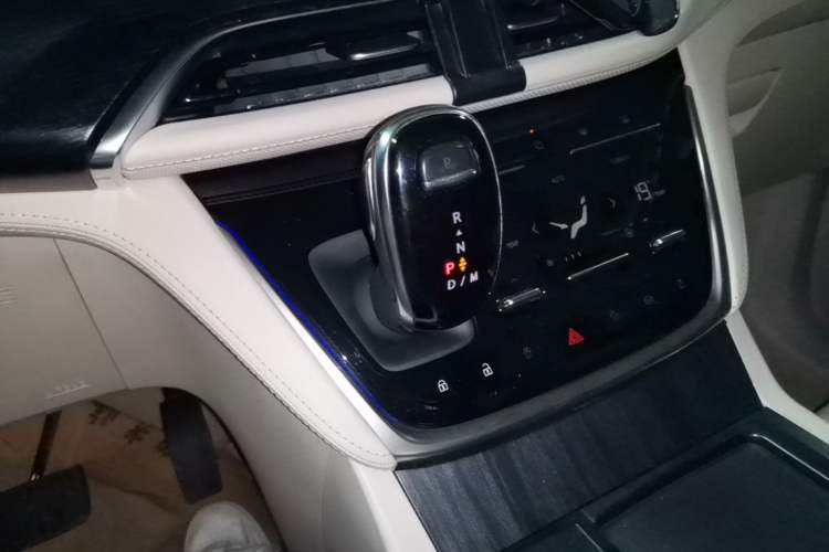 Used Buick GL8 2021 Avenir Aivia Six-Seat Luxury Edition Gear Lever