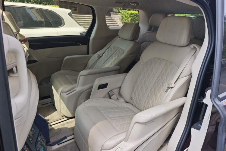 Used Buick GL8 2021 Avenir Aivia Six-Seat Luxury Edition Interior 4