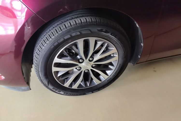 Used Buick GL8 2021 ES Landtrek 653T Comfort Edition Left Front Wheel Hub