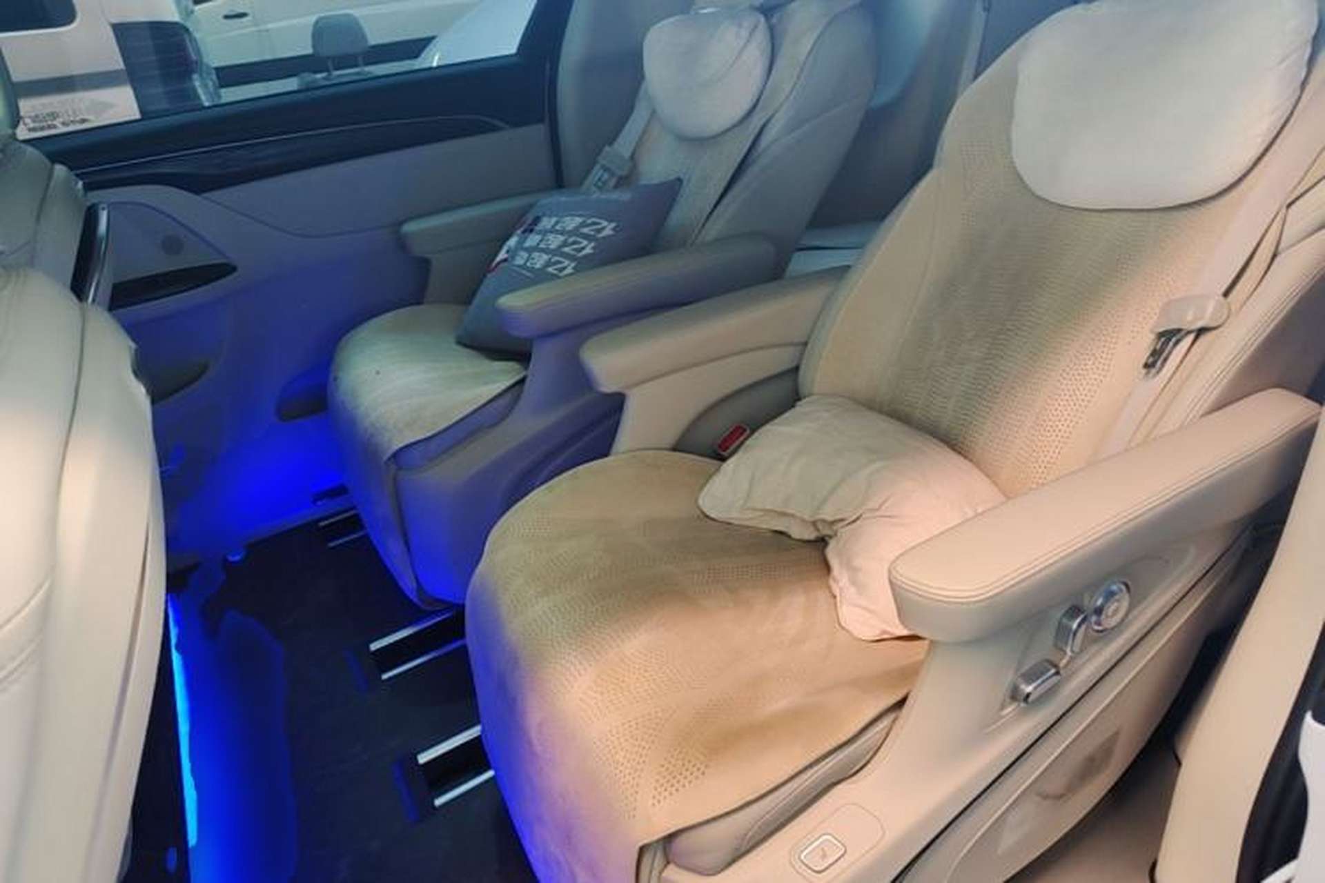 Used Buick GL8 2021 Avenir Aivia 7-Seater Luxury Edition Left Rear Seat