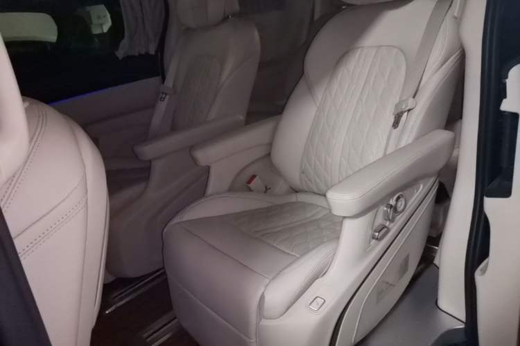 Used Buick GL8 2021 Avenir Aivia Six-Seat Luxury Edition Left Rear Seat