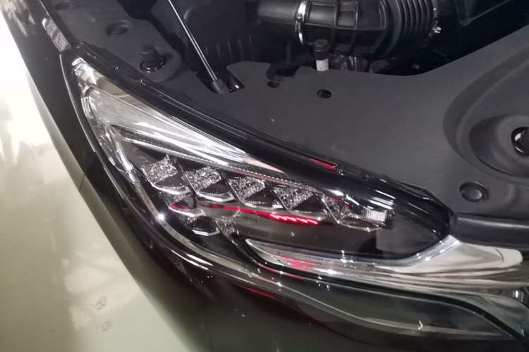 Used Buick GL8 2021 Avenir Aivia Six-Seat Luxury Edition Right Front Headlight