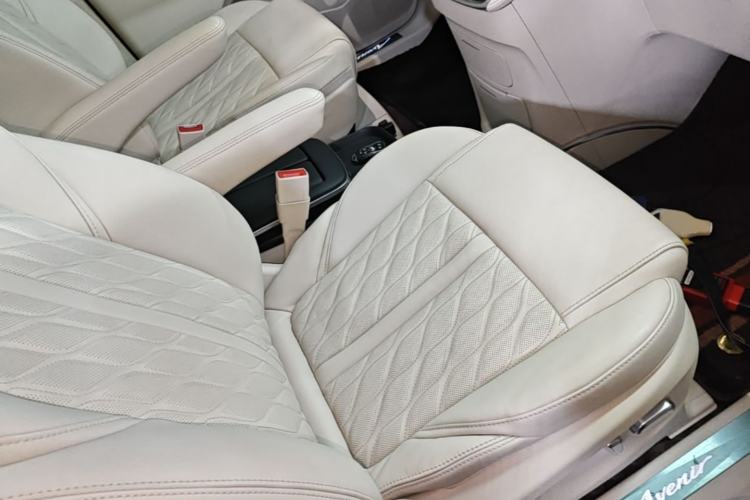 Used Buick GL8 2021 Avenir Aivia 7-Seater Luxury Edition Right Front Seat