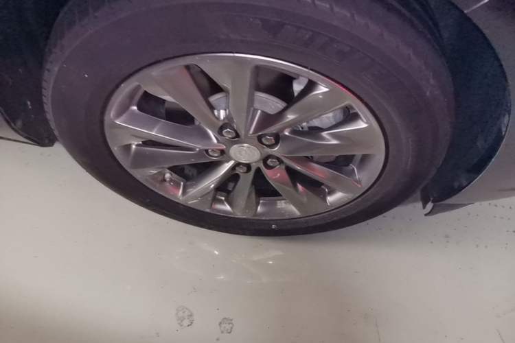 Used Buick GL8 2021 Avenir Aivia Six-Seat Luxury Edition Right Front Wheel Hub
