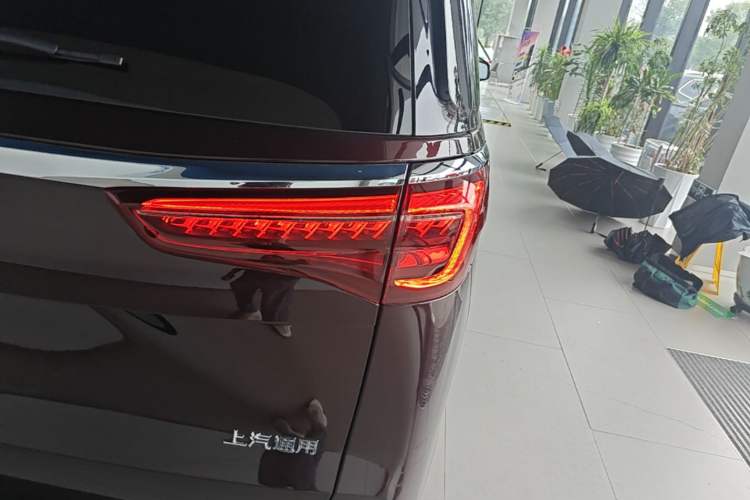 Used Buick GL8 2021 Avenir Aivia Six-Seat Luxury Edition Right Rear Taillight
