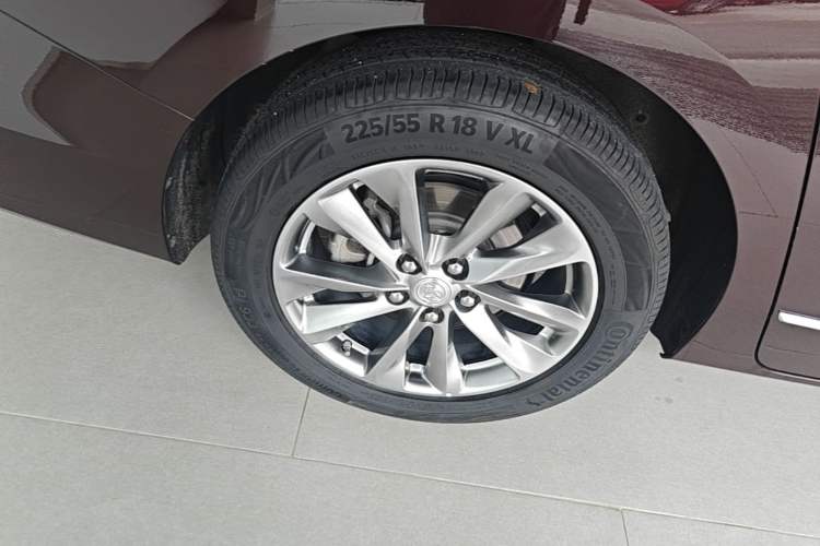 Used Buick GL8 2021 Avenir Aivia Six-Seat Luxury Edition Right Rear Wheel Hub