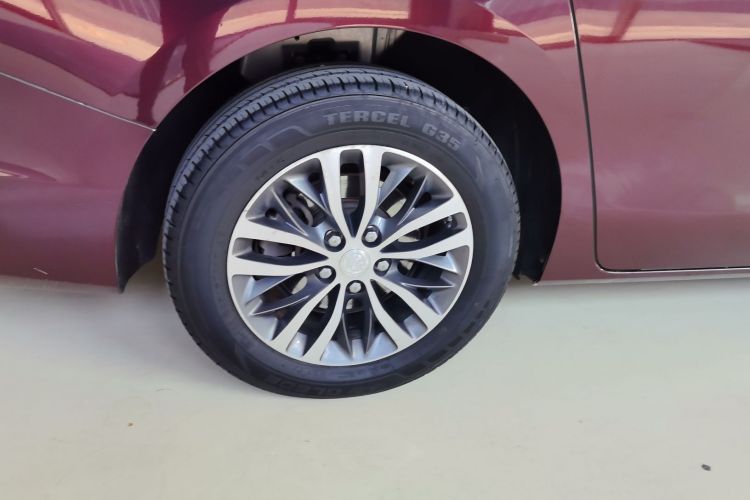Used Buick GL8 2021 ES Landtrek 653T Comfort Edition Right Rear Wheel Hub