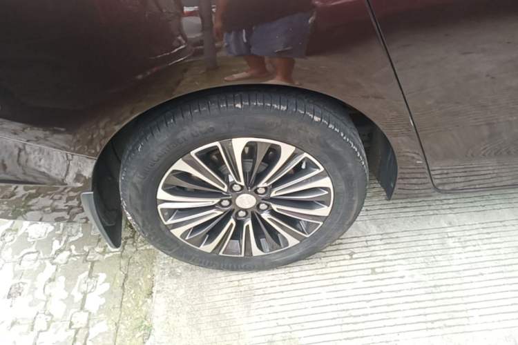 Used Buick GL8 2021 ES Landtrek 653T Luxury Model Right Rear Wheel Hub