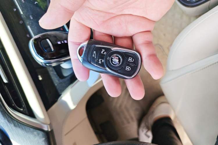 Used Buick GL8 2021 Avenir Aivia 7-Seater Luxury Edition Vehicle Key