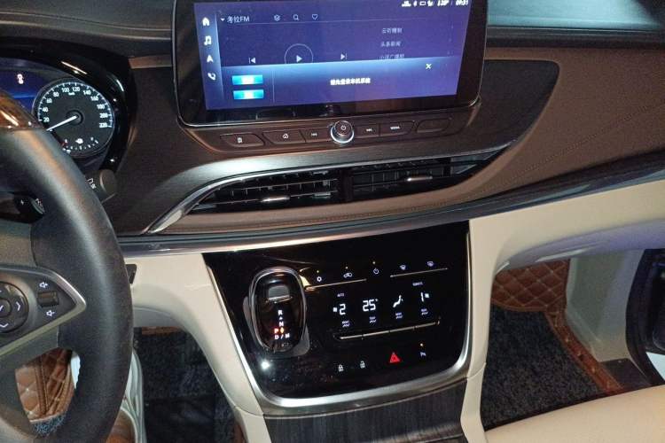 Used Buick GL8 2021 Land Cruiser Executive Class 652T Luxury Model Audio And AC Panel
