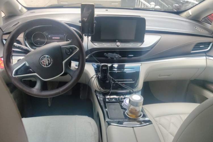 Used Buick GL8 2021 Land Cruiser Executive Class 652T Comfort Model Center Console