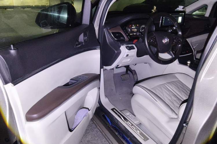 Used Buick GL8 2021 Land Cruiser Executive 652T Premium Model Driver Seat