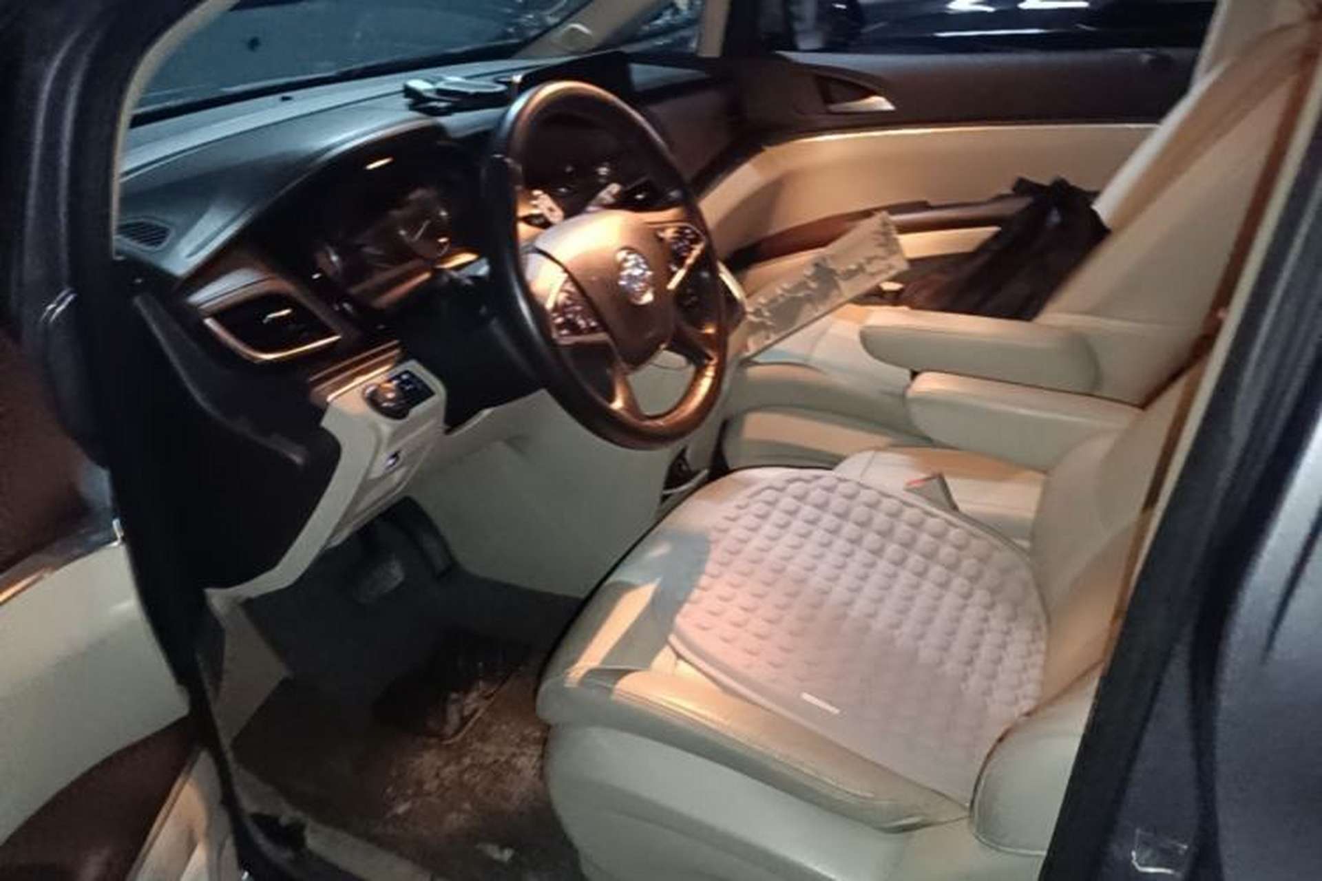 Used Buick GL8 2021 Land Cruiser Executive Class 652T Smart Luxury Model Driver Seat