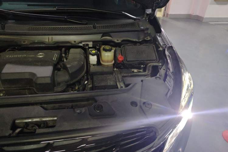 Used Buick GL8 2021 Land Cruiser Executive 652T Premium Model Engine Bay Left