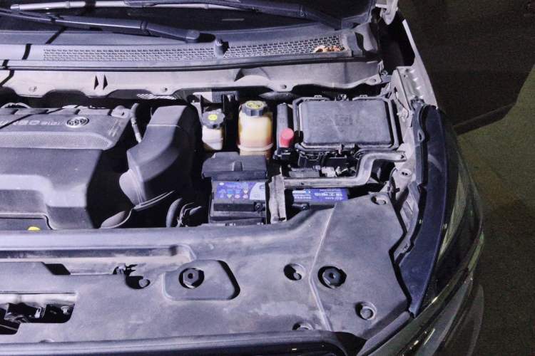Used Buick GL8 2021 Land Cruiser Executive 652T Premium Model Engine Bay Left