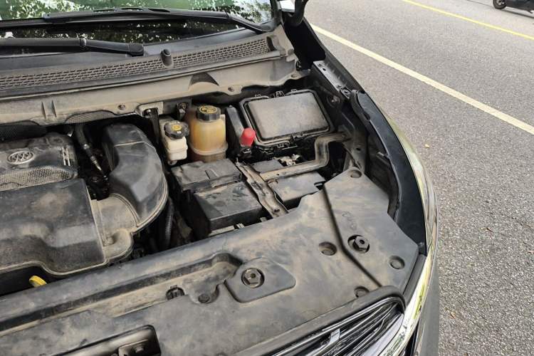 Used Buick GL8 2021 Land Cruiser Executive Class 652T Comfort Model Engine Bay Left
