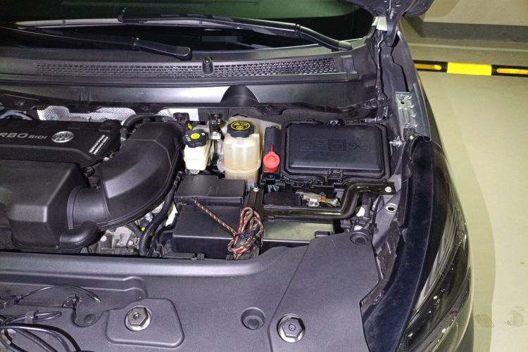 Used Buick GL8 2021 Land Cruiser Executive Class 652T Luxury Model Engine Bay Left
