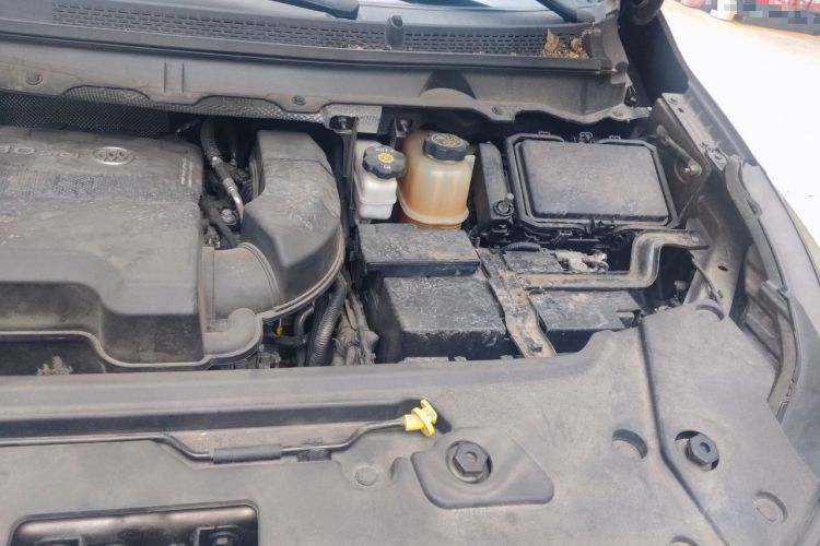 Used Buick GL8 2021 Land Cruiser Executive Class 652T Comfort Model Engine Bay Left