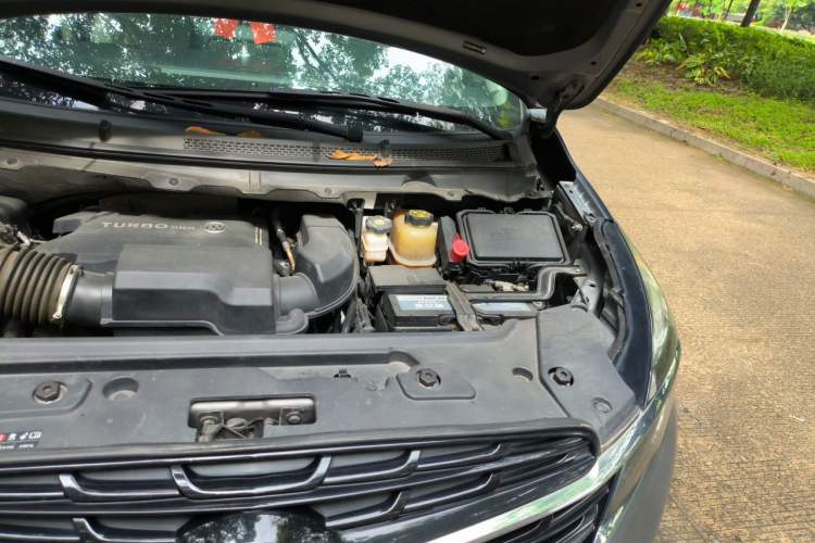 Used Buick GL8 2021 Land Cruiser Executive Class 652T Luxury Model Engine Bay Left