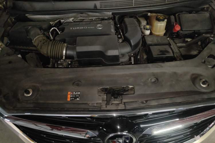 Used Buick GL8 2021 ES Land Cruiser 653T Flagship Model Engine Bay