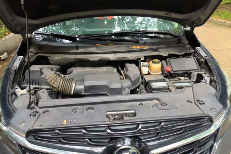 Used Buick GL8 2021 Land Cruiser Executive Class 652T Luxury Model Engine Bay