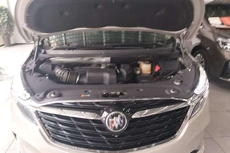 Used Buick GL8 2021 ES Land Cruiser 653T Flagship Model Engine Bay