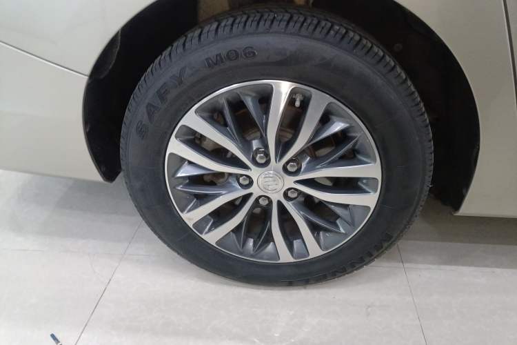 Used Buick GL8 2021 ES Land Cruiser 653T Luxury Edition Exterior 8