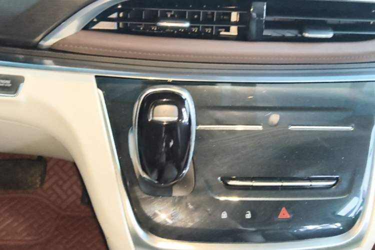 Used Buick GL8 2021 Land Cruiser Executive 652T Premium Model Gear Lever