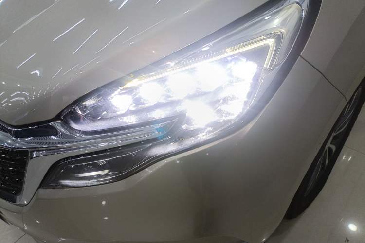 Used Buick GL8 2021 ES Land Cruiser 653T Luxury Edition Left Front Headlight