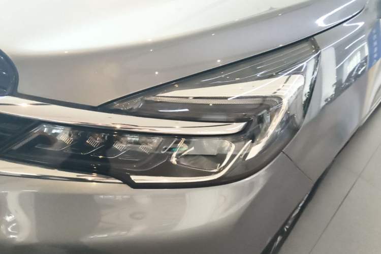Used Buick GL8 2021 Land Cruiser Executive 652T Premium Model Left Front Headlight