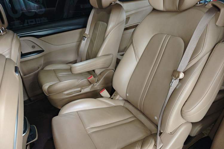 Used Buick GL8 2021 ES Land Cruiser 653T Luxury Edition Left Rear Seat