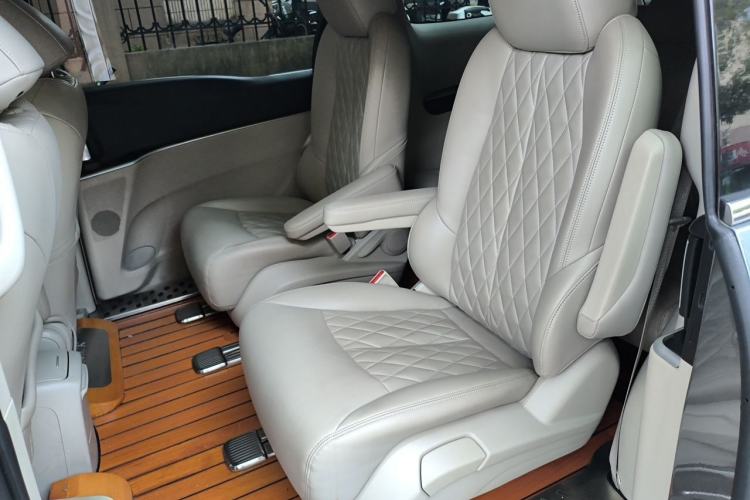 Used Buick GL8 2021 Land Cruiser Executive Class 652T Comfort Model Left Rear Seat