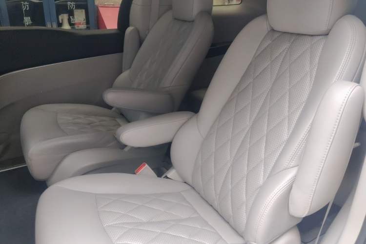 Used Buick GL8 2021 Land Cruiser Executive Class 652T Comfort Model Left Rear Seat