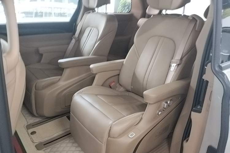 Used Buick GL8 2021 ES Land Cruiser 653T Flagship Model Left Rear Seat