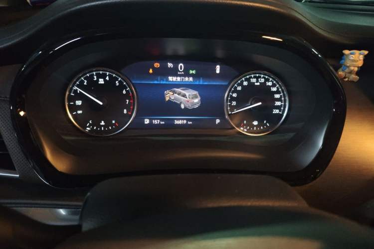 Used Buick GL8 2021 Land Cruiser Executive 652T Premium Model Odometer Close Up
