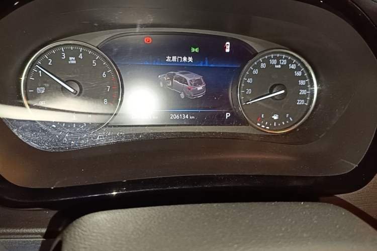 Used Buick GL8 2021 Land Cruiser Executive Class 652T Smart Luxury Model Odometer Close Up
