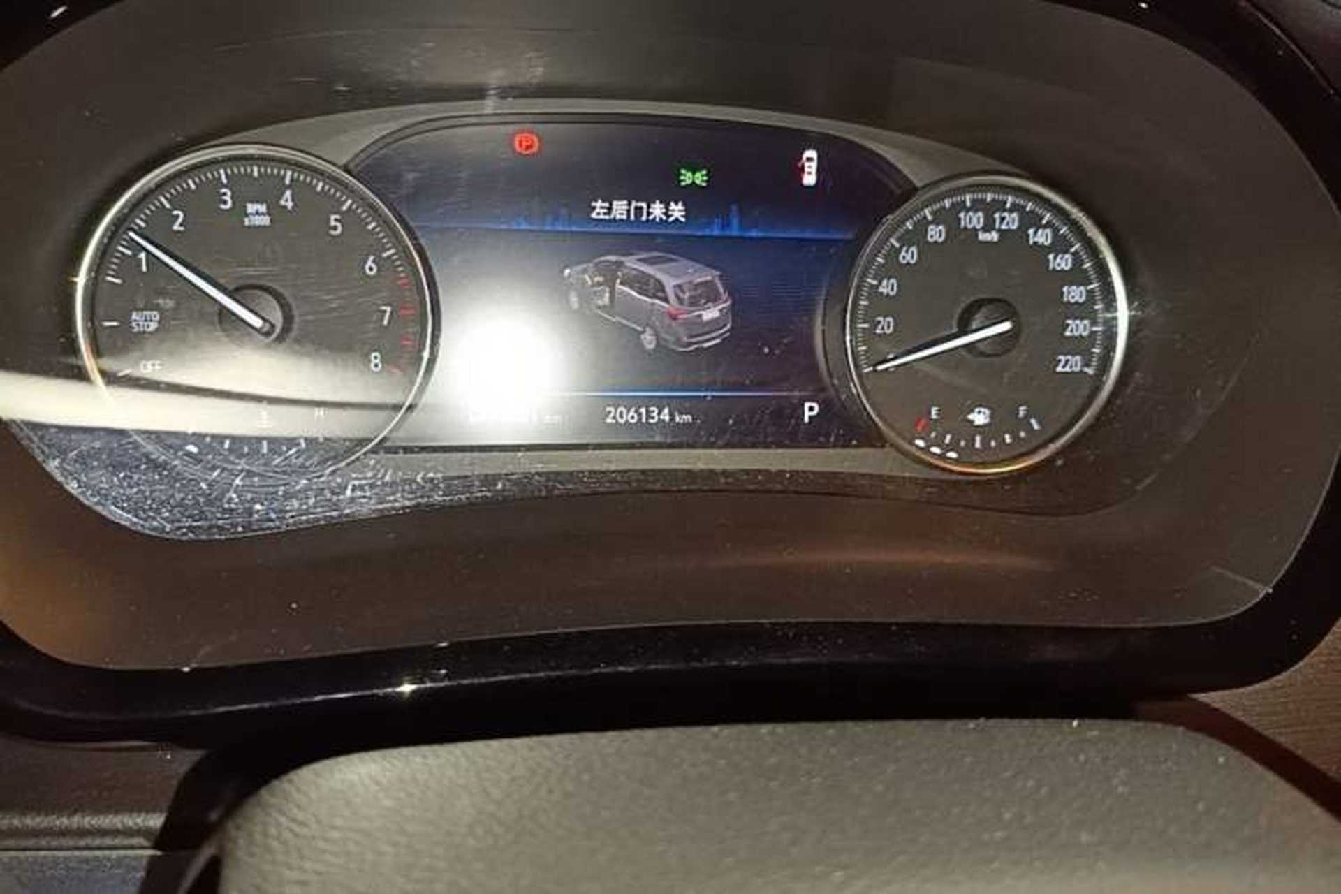 Used Buick GL8 2021 Land Cruiser Executive Class 652T Smart Luxury Model Odometer Close Up