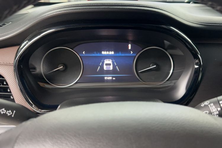 Used Buick GL8 2021 Land Cruiser Executive Class 652T Luxury Model Odometer Close Up