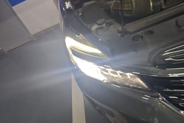 Used Buick GL8 2021 Land Cruiser Executive 652T Premium Model Right Front Headlight