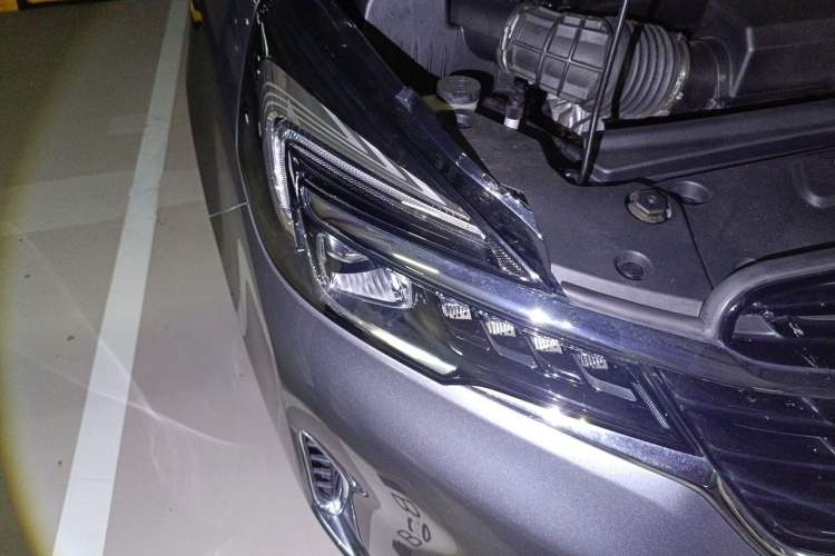 Used Buick GL8 2021 Land Cruiser Executive Class 652T Luxury Model Right Front Headlight