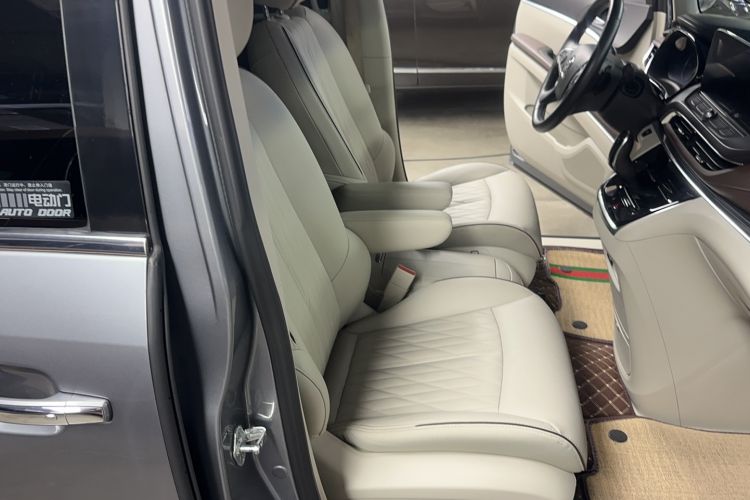 Used Buick GL8 2021 Land Cruiser Executive Class 652T Luxury Model Right Front Seat
