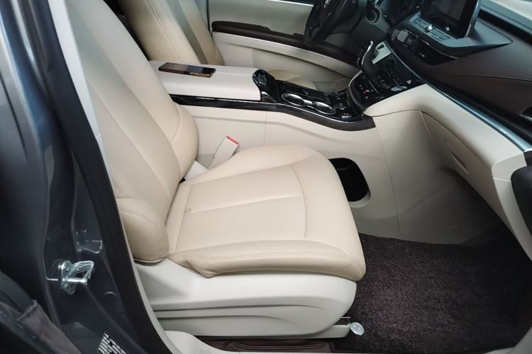 Used Buick GL8 2021 Land Cruiser Executive Class 652T Comfort Model Right Front Seat