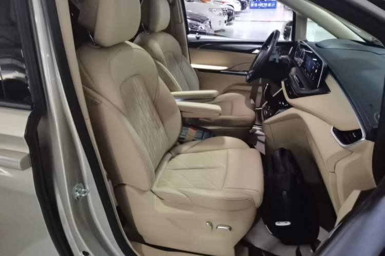 Used Buick GL8 2021 ES Land Cruiser 653T Smart Flagship Model Right Front Seat