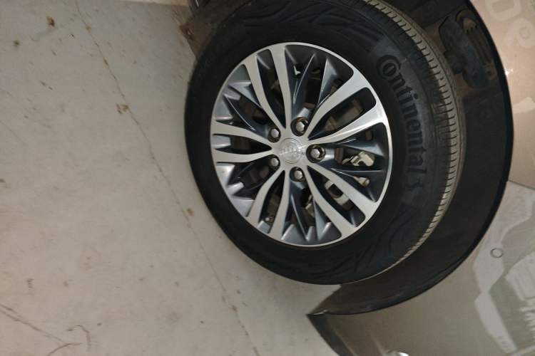 Used Buick GL8 2021 ES Land Cruiser 653T Luxury Edition Right Front Wheel Hub