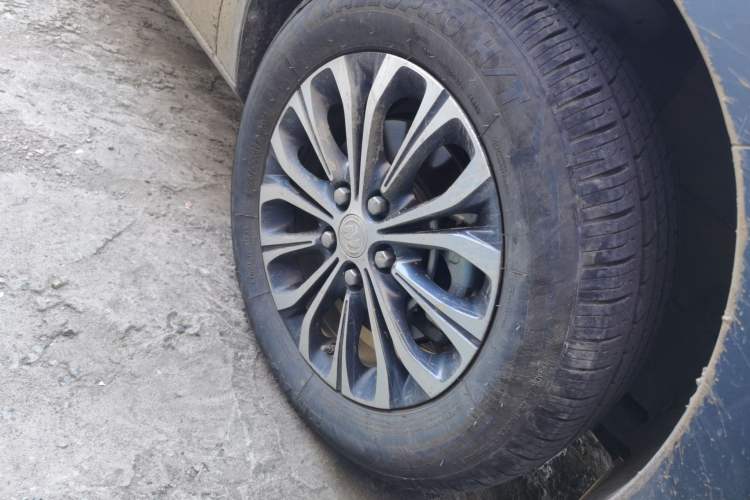 Used Buick GL8 2021 Land Cruiser Executive Class 652T Comfort Model Right Front Wheel Hub