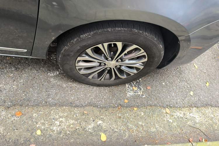 Used Buick GL8 2021 Land Cruiser Executive Class 652T Comfort Model Right Front Wheel Hub