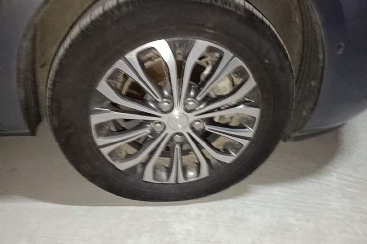 Used Buick GL8 2021 Land Cruiser Executive Class 652T Smart Luxury Model Right Front Wheel Hub